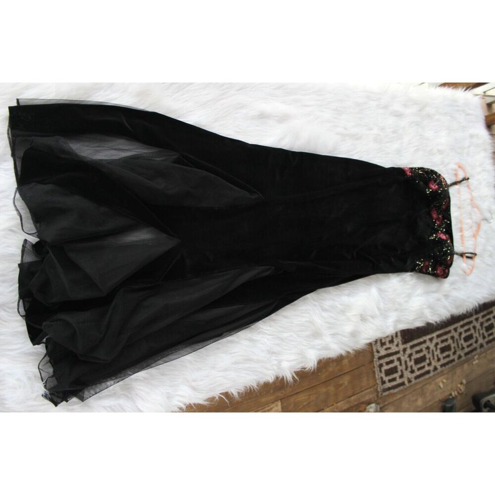 Xscape By Joanna Chen Black Evening Gown With Beaded Floral Design Size 10 - Picture 16 of 16